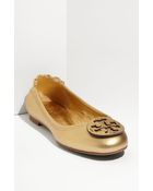 Tory Burch Reva Metallic Tumbled Flat - Lyst