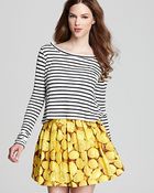Alice + Olivia Striped Cropped Sweater - Lyst