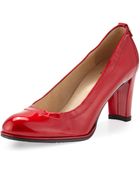 Stuart Weitzman Rolling Round-Toe Pump - Lyst