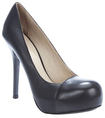  Pin Court Shoe 