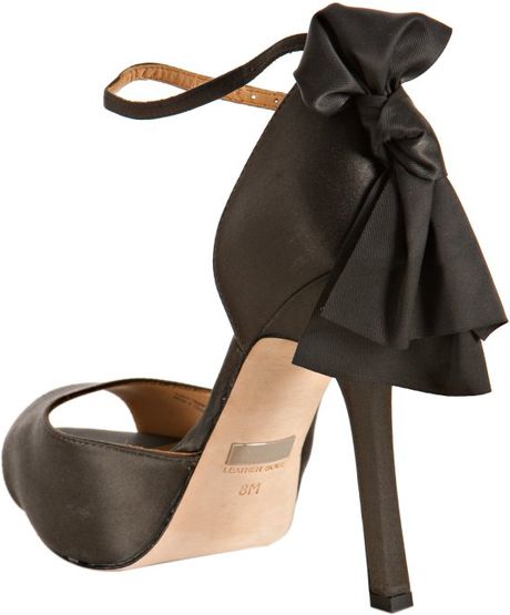 badgley mischka grey shoes