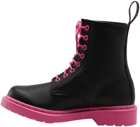 dr martens boots hello kitty