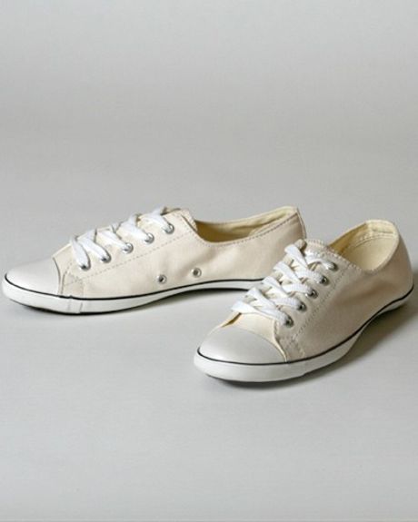 converse light beige