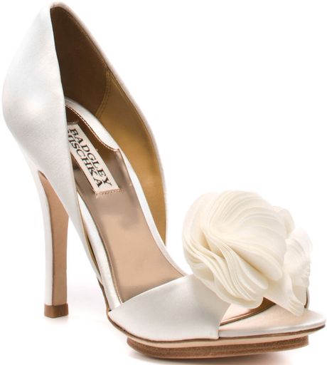 badgley mischka white pumps