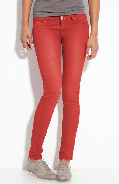 Red skinny jeans for juniors Juniors Jeans. When it comes to juniors jeans, vibrant colors and prints aren’t hard to find. Making a bold statement? Try sizzling shades of red for a trendy variation on basic denim—from muted wine hues to eye-popping pink, there are red jeans to suit every style.