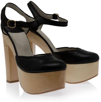  Tigo Wood Platform Closed Toe Sandals 