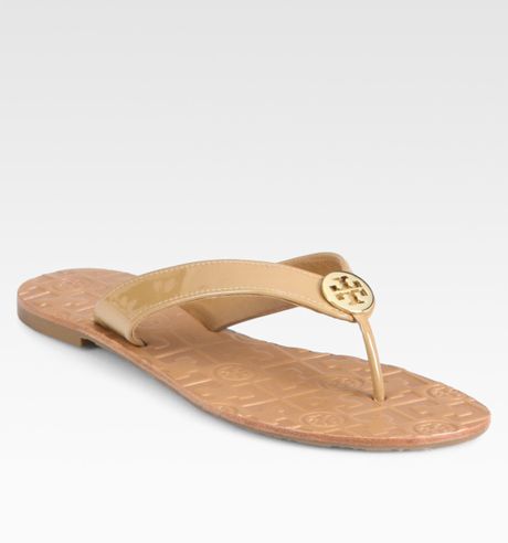 Tory Burch Thora Patent Leather Flip Flops in Beige (sand) | Lyst