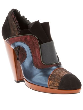  High Heel Shoe 