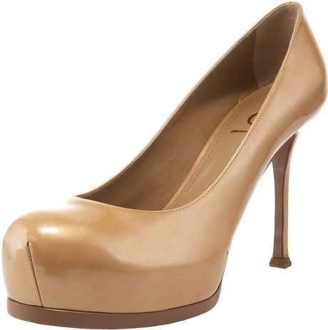 Yves Saint Laurent Tribtoo Patent Pump in Beige (black) - Lyst