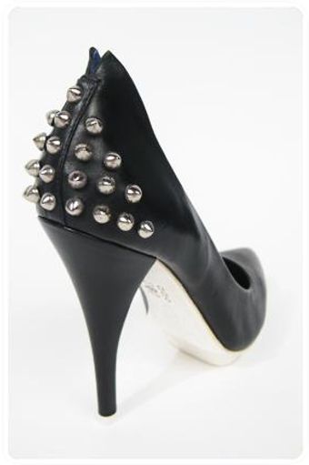 McQ by Alexander McQueen Studded Pump in Black - Lyst