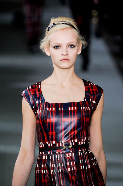 Tory Burch Fall 2012 Black Leather Thin belt with Golden Clasps in Black - Lyst