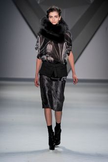 Vera Wang Fall 2012 Short Sleeve Blouse in Abstract Print with Oversized Fur Collar - Lyst