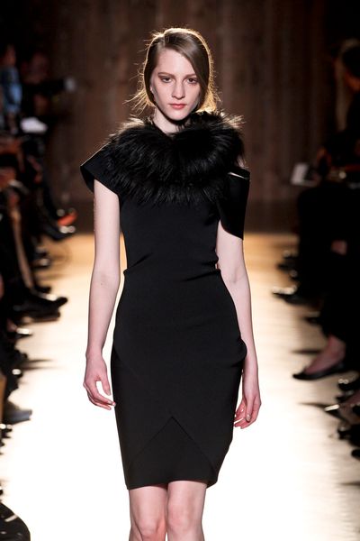 Roland Mouret Fall 2012 Short Sleeve Fitted Black Dress with Attached Oversized Fur Collar in Black - Lyst