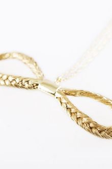 Ayako Kanari Magnitude Plait Fishbone Bow Pendant Gold - Lyst