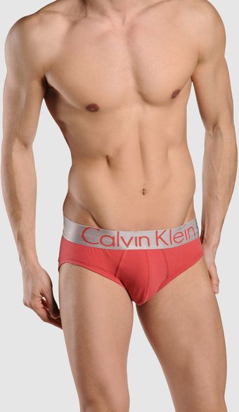  Briefs 