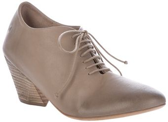  Heeled Shoe 