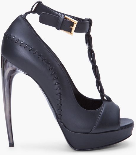 Alexander Mcqueen Black Leather Tstrap Pumps in Black - Lyst