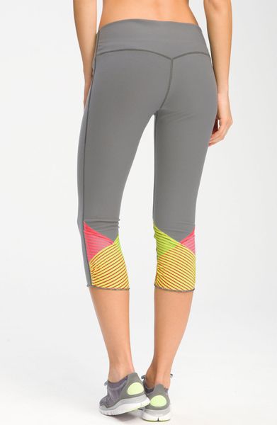 Nike Glissade Capris in Gray (cool grey) - Lyst