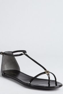 Gucci Black Patent Leather Logo Tstrap Sandals - Lyst