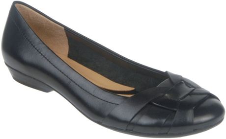 Naturalizer Maude Flats in Black (black leather)