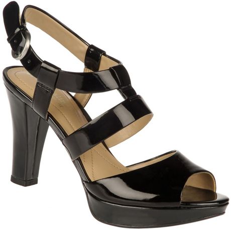 Naturalizer Kirby Sandals in Black (black shiny)