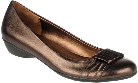 Naturalizer Hollie Flats in Brown (bronze) - Lyst