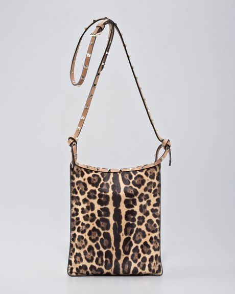 Valentino Rockstud Leopard-print Crossbody Bag in Animal (beige plat)