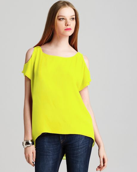 Alice + Olivia Top Open Shoulder in Yellow (neon yellow) - Lyst