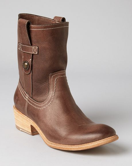 frye beige boots