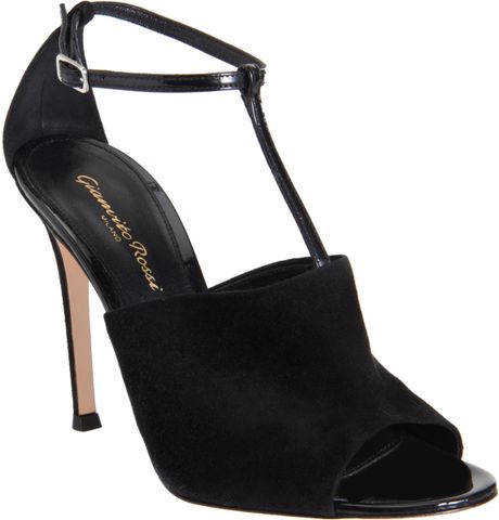Gianvito Rossi TStrap Sandals in Black - Lyst