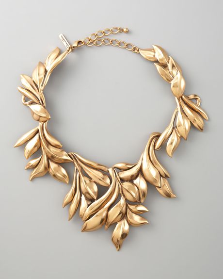 Oscar De La Renta Gold Leaf Collar Necklace in Gold - Lyst