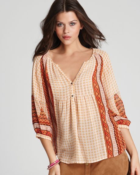 Joie Top Henry Graphic Printed Crepe in Red (fiery red) - Lyst