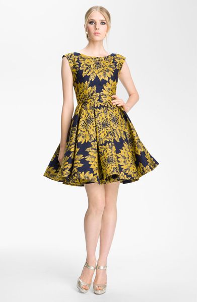 Alice + Olivia Reese Pleated Frock in Yellow (navy/ gold) - Lyst