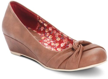 http://cdnd.lystit.com/photos/2012/07/07/rampage-cognac-jerald-demi-wedges-product-1-4117602-649502300_large_flex.jpeg