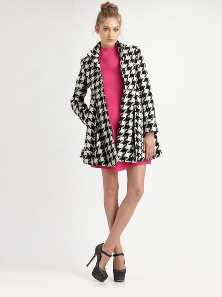 Alice + Olivia Emilia Empire Flare Coat in Black - Lyst