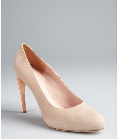 Alexander Mcqueen Beige Suede Curved Heel Pumps in Beige - Lyst