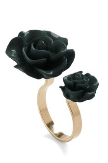 ModCloth Retro Rosie Ring in Black - Lyst