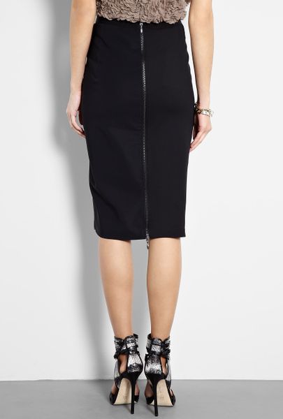 Black pencil skirt with zip back Long pencil skirts give you a more formal, sophisticated look - without sacrificing on those ultra-feminine finishing touches. Sitting well below the knee, these lovely skirts come in zip-up styles or pull-on silhouettes for a sense of ease.