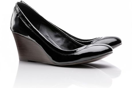 tory burch black patent leather wedge