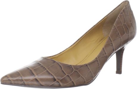 nine west taupe pumps