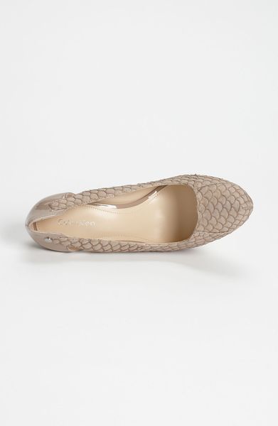 calvin klein rajon pump