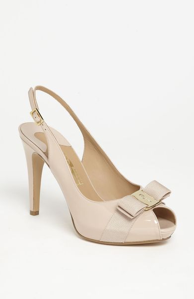Ferragamo Tea Pump in Beige (new bisque) - Lyst