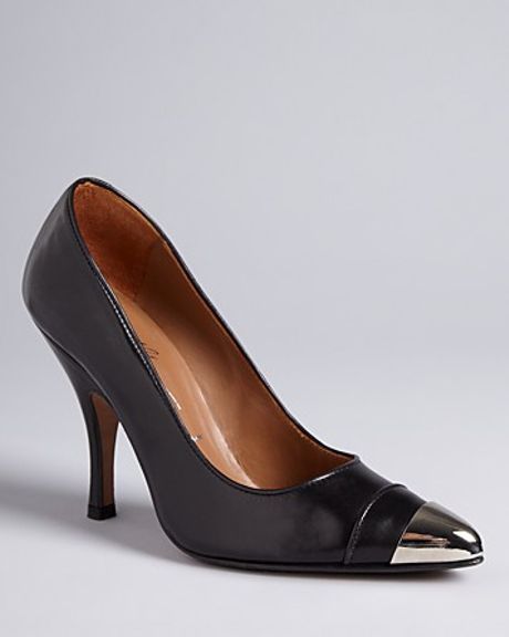 donald pliner botti pumps