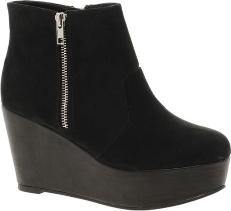 black flatform boots