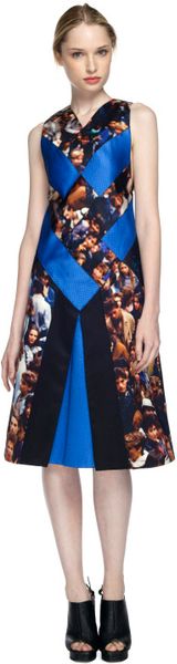 Proenza Schouler Ss Protestor Scene Print Sleeveless Diamond Vneck Flare Dress in Blue (protestor scene print) - Lyst