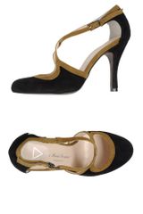 Les Trois Garçons Closedtoe Slipons