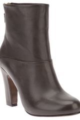 Lola Cruz Classic Ankle Boot