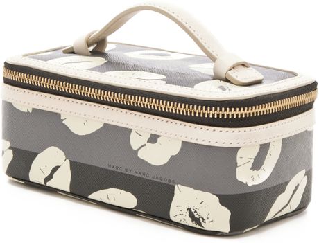 marc jacobs travel pouch