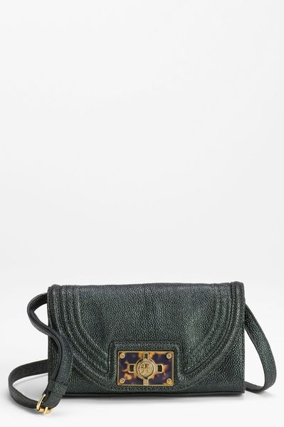 Tory Burch Tortoise Logo Crossbody Bag in Green (malachite) - Lyst