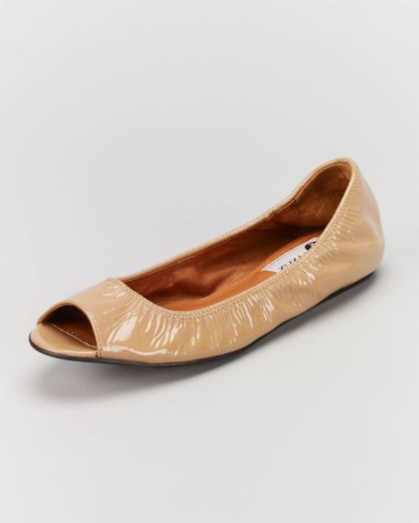 nude patent flat